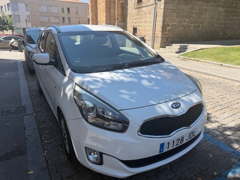 KIA Carens 7 PLAZAS unico dueño diesel - foto 1