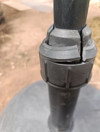 Sombrilla negra con soporte