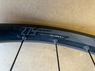 Rueda Delantera 27.5 Giant
