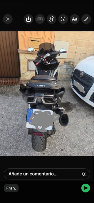 Kymco 550 AK Maxi Scooter Negra y Roja