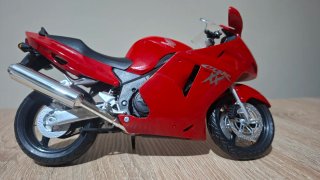Maqueta Honda CBR 1100 XX Blackbird 1996