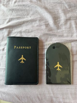 Funda Pasaporte y Llavero Avión Negro