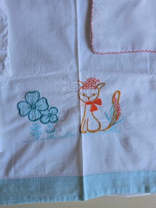 Set 3 lenzuolini in cotone ricamati a mano neonato