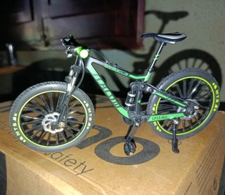 Lote 3 Bicicletas Escala 1/8 Nuevas