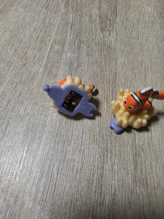 Lotto 2 Sorpresine Kinder Disney Pixar Nemo