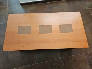 Mesa elevable de madera y metal