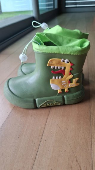 Galochas de criança com dinossauro