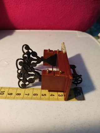 Macchina da cucire in miniatura 1/12