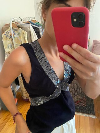 Top azul marino con lentejuelas
