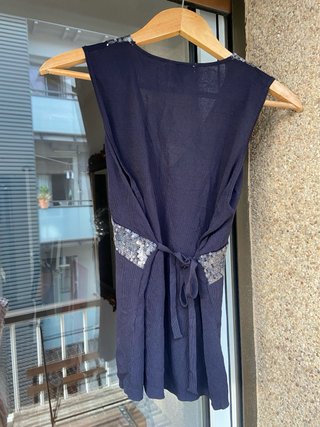 Top azul marino con lentejuelas