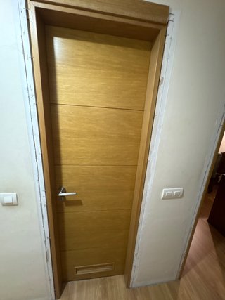 Puerta de roble con rejilla *Urge Venta*