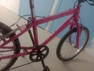 BICICLETA INFANTIL ROSA 20 PULGADAS, PATA DE CABRA