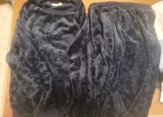 Pijama afelpado negro dos piezas