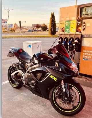 Suzuki GSXR 600 K7 Negra