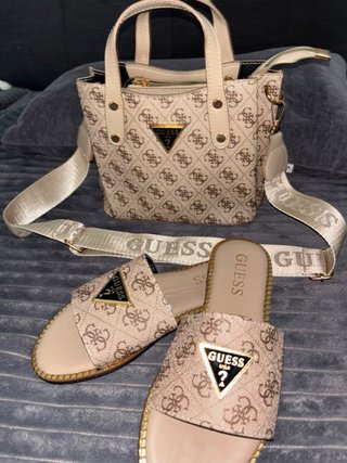Sandalias Guess Beige y Doradas