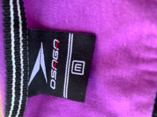 Camiseta Deportiva Doble Capa Osaga Negra y Morada