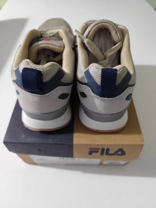 Zapatillas Fila Beige y Gris