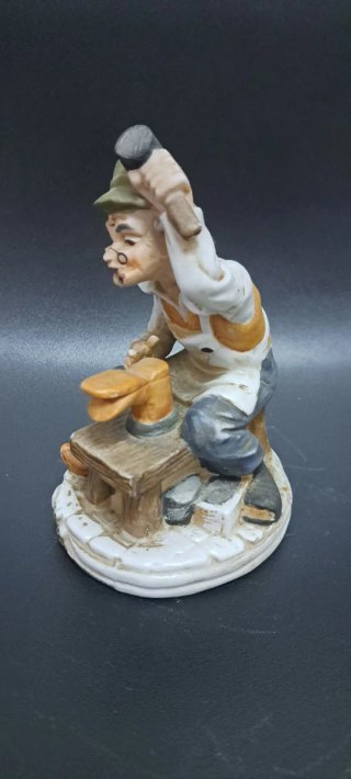 Figura Zapatero Artesano Cerámica