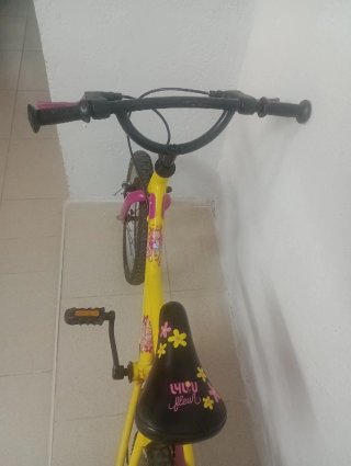 BICICLETA INFANTIL 16" DECATHLON, AMARILLA Y ROSA