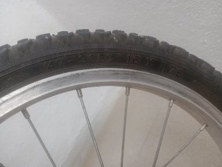 BICICLETA INFANTIL 16" DECATHLON, AMARILLA Y ROSA