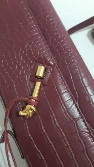 Bolso de mano tipo clutch con correa