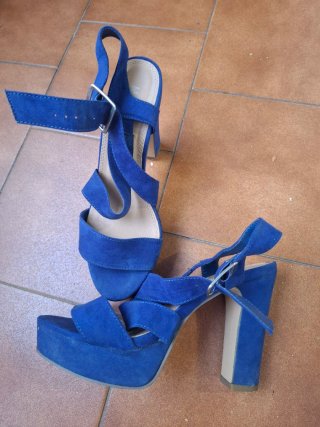 Zapatos de tacón azul