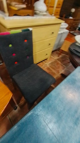 Mesa de cocina azul y 2 sillas