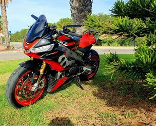 Aprilia Tuono V4 Factory 2022