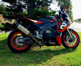 Aprilia Tuono V4 Factory 2022