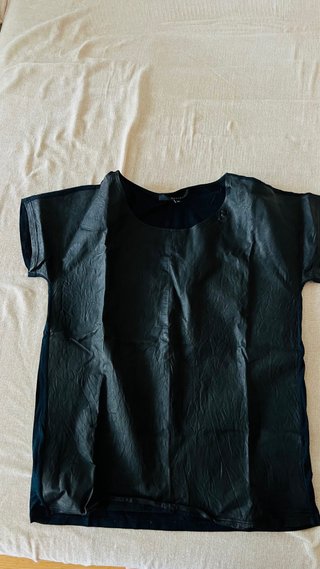 Camiseta y blusas  cada una 5€