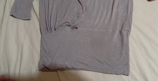 Camiseta  gris cuello drapeado Talla L