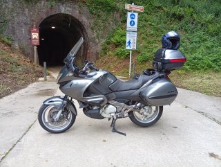Honda Deauville NT 700 V  se cambia por integra