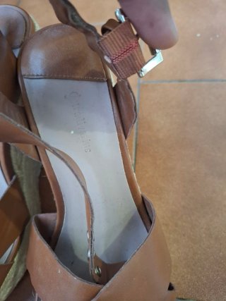 Sandalias de cuña marrones para mujer