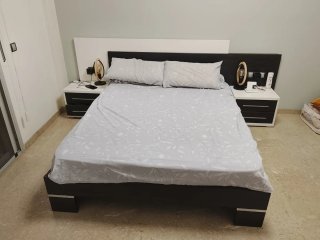Cama Matrimonio 150x200 colchón y mesitas de noche