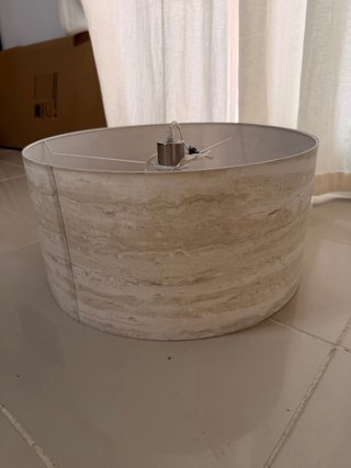 Lámpara de salón beige y blanca