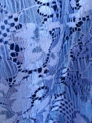 Conjunto vestido+ chaqueta de encaje azul.
