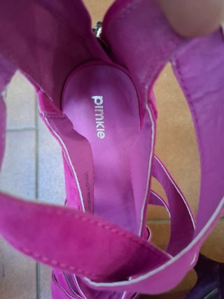 Sandalias de tacón rosa para mujer