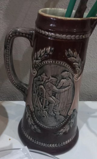 Jarrón antiguo de cerámica