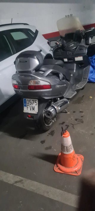 Suzuki Burgman 650 Gris