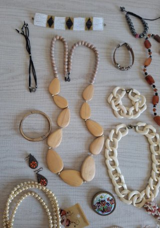 Lote bisutería vintage variado,collares, pulseras.
