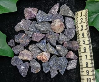 Minerali grezzi di flourite vuole e sodalite