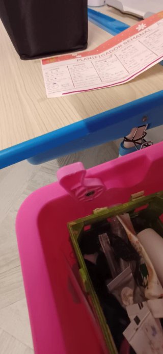 Escritorio y silla infantil rosa y madera
