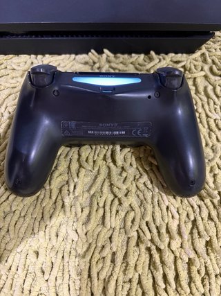 PLAYSTATION 4 CON ACCESORIOS