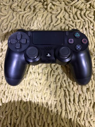PLAYSTATION 4 CON ACCESORIOS