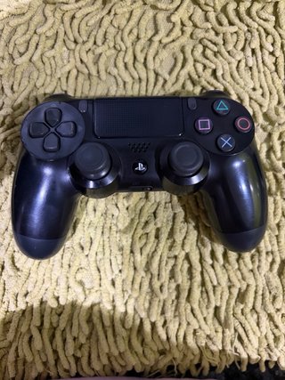 PLAYSTATION 4 CON ACCESORIOS