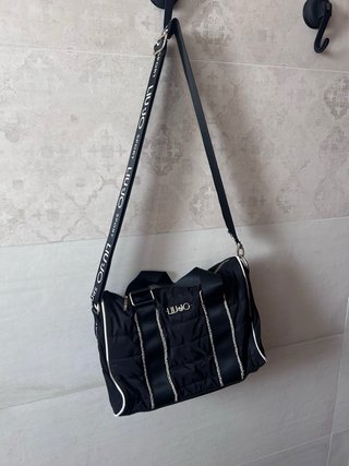 Bolso Liu Jo negro acolchado con pedrería