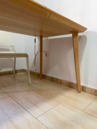 Mesa de comedor de Ikea modelo Lisabo.