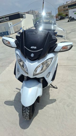 Suzuki Burgman 650 Executive Blanca
