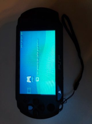 PSP Street Negra + Cargador oficial