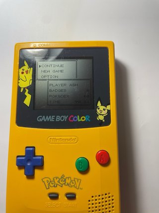 Game Boy Color Pokémon Pikachu + Pokémon Amarillo